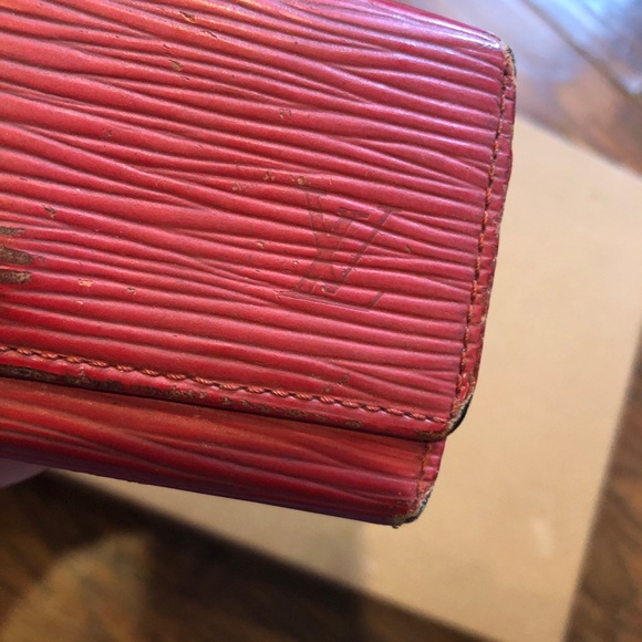 Authentic Louis Vuitton red Epi key ring wallet - Picture 4 of 9